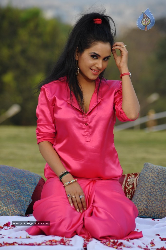 Kavya Singh New Hot Gallery - 83 / 100 photos