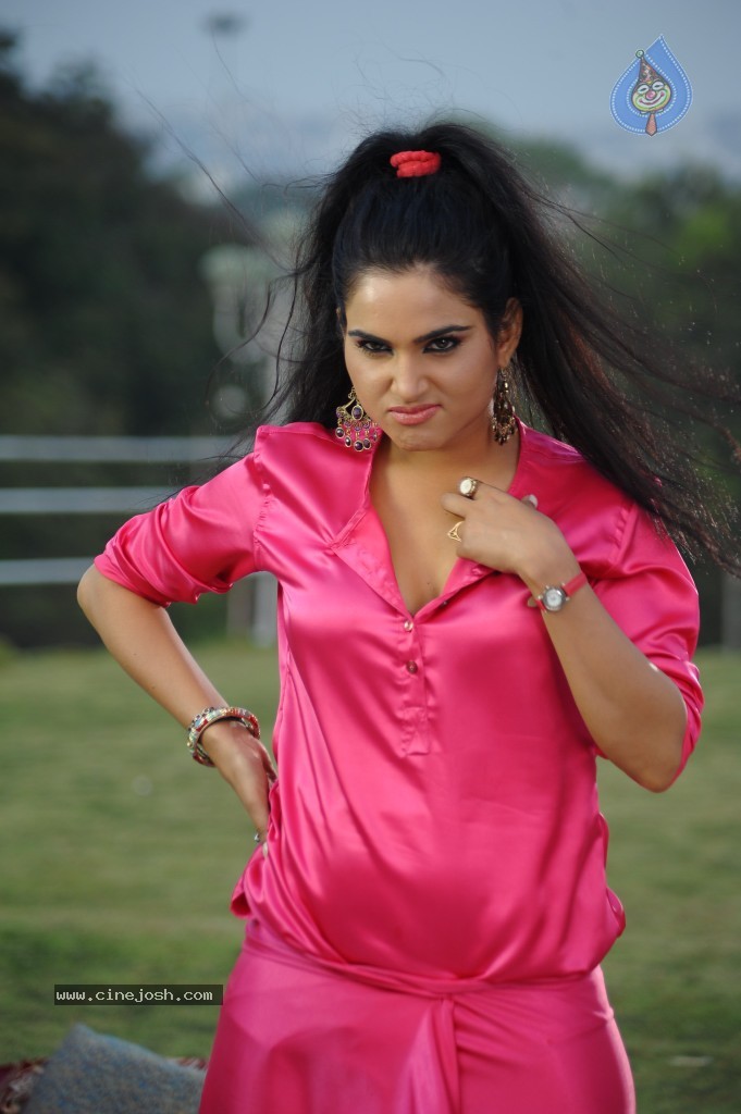 Kavya Singh New Hot Gallery - 88 / 100 photos