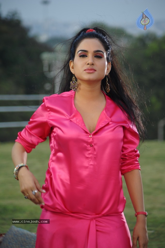 Kavya Singh New Hot Gallery - 93 / 100 photos