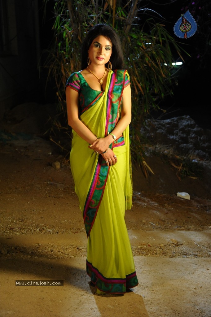 Kavya Singh New Spicy Stills - 13 / 47 photos