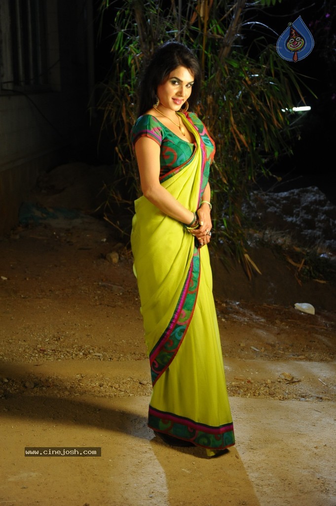 Kavya Singh New Spicy Stills - 36 / 47 photos