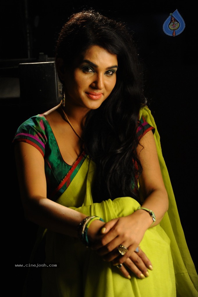 Kavya Singh New Spicy Stills - 40 / 47 photos