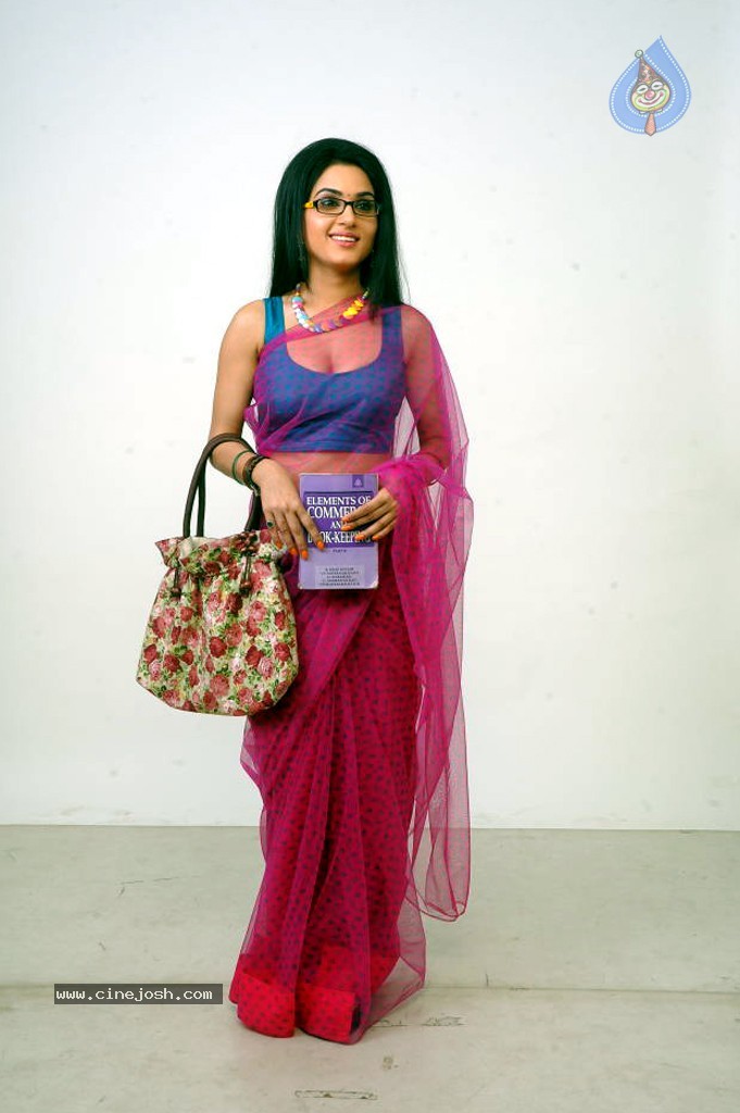 Kavya Singh Spicy Gallery - 39 / 56 photos