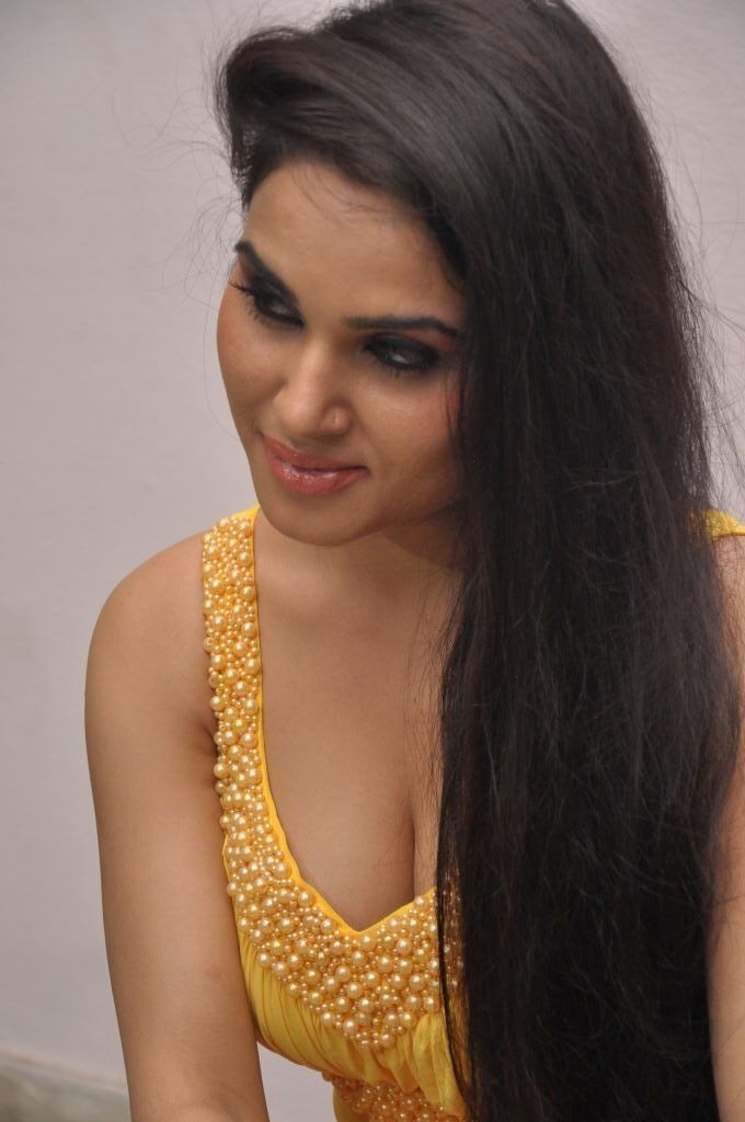 Kavya Singh Spicy Gallery - 10 / 76 photos