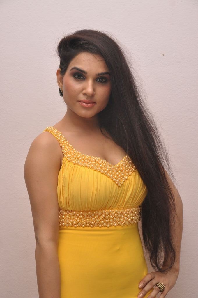 Kavya Singh Spicy Gallery - 49 / 76 photos