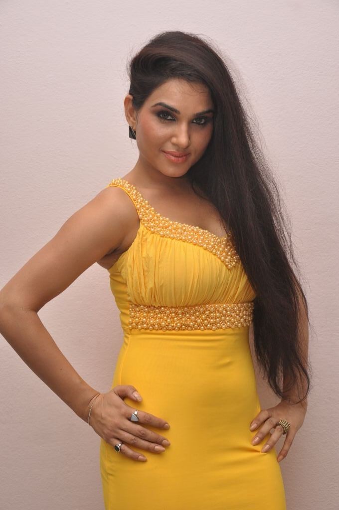 Kavya Singh Spicy Gallery - 70 / 76 photos