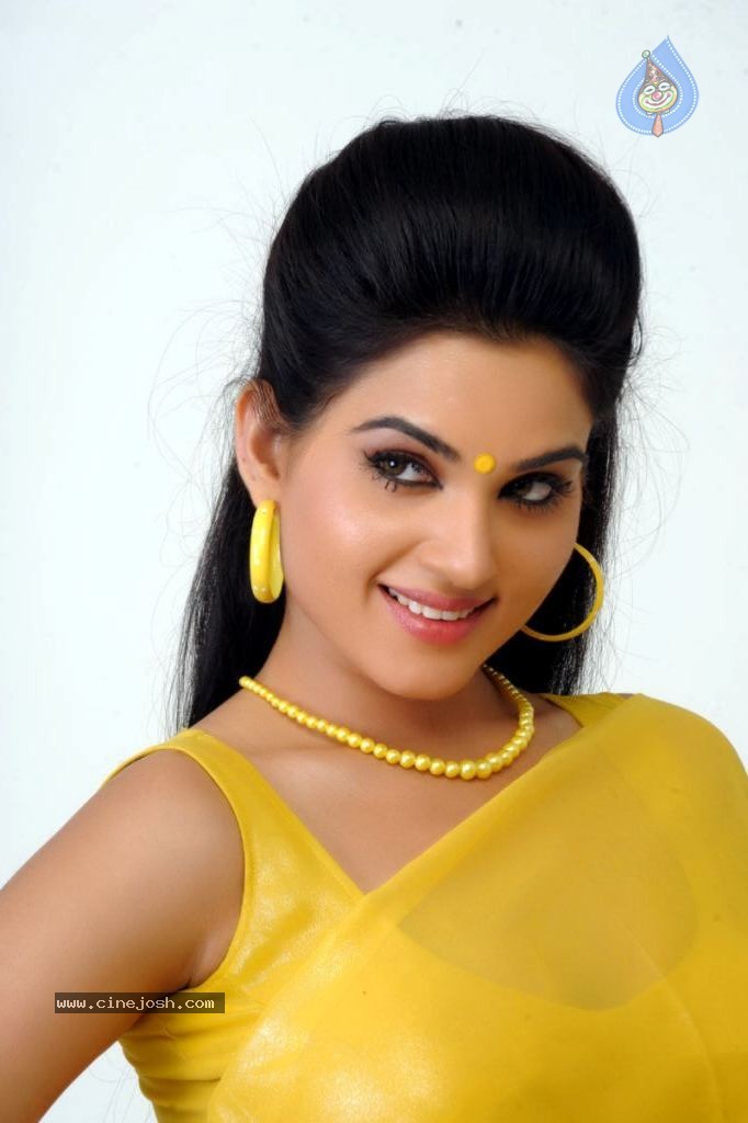 Kavya Singh Spicy Photos - 1 / 27 photos