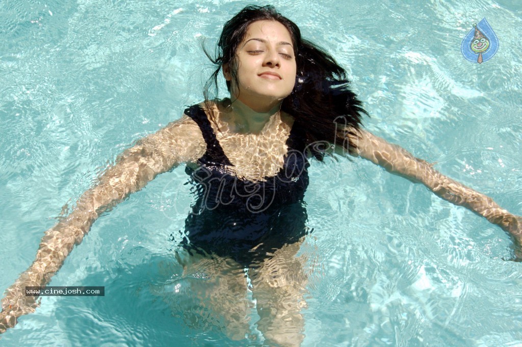 Keerthi Chawla Spicy Stills - 179 / 195 photos