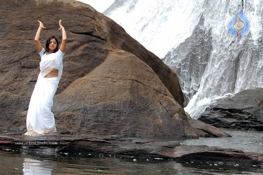 Keerthi Chawla Spicy Stills - 83 / 150 photos
