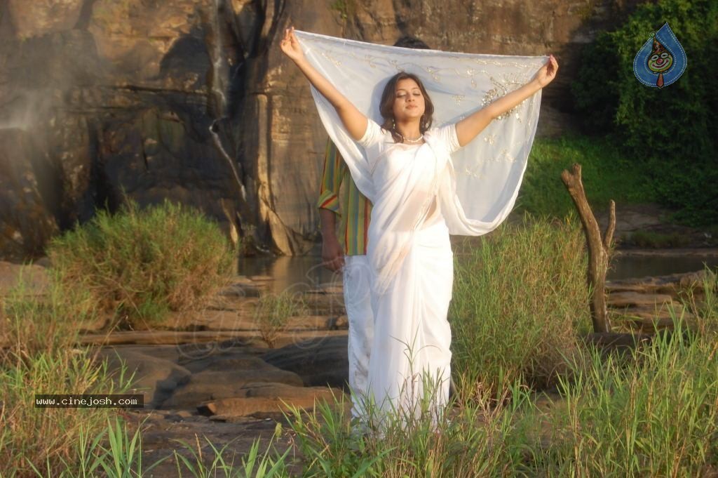 Keerthi Chawla Spicy Stills - 107 / 150 photos