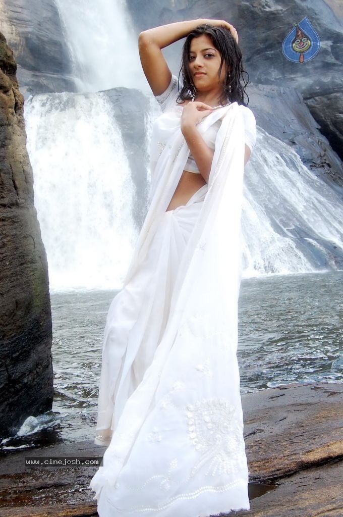 Keerthi Chawla Spicy Stills - 125 / 150 photos
