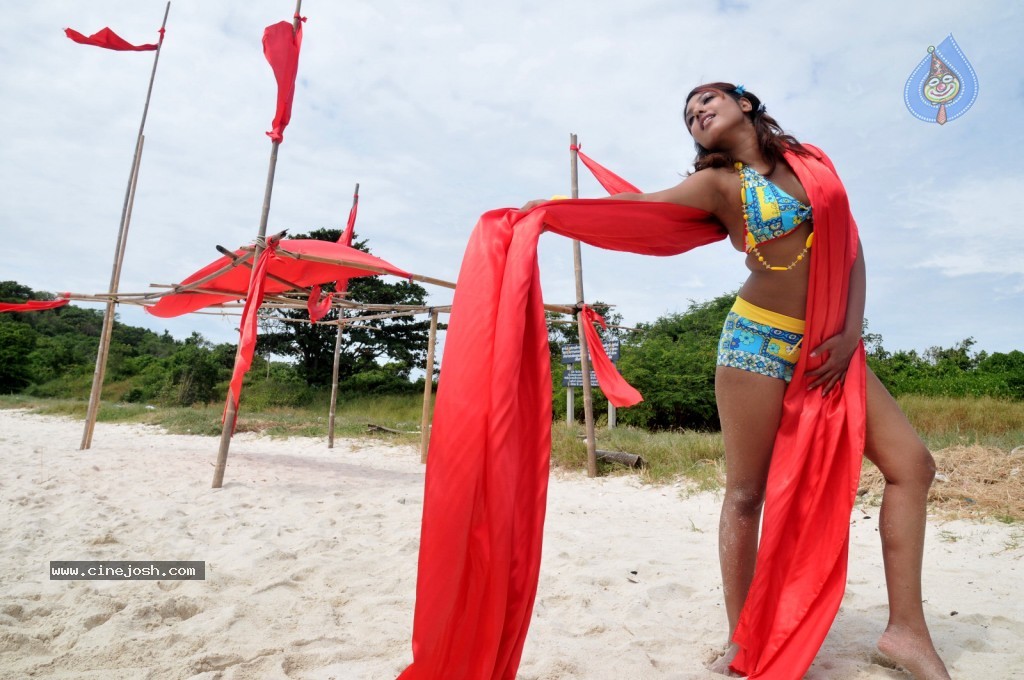 Komal Jha New Spicy Photos - 11 / 66 photos