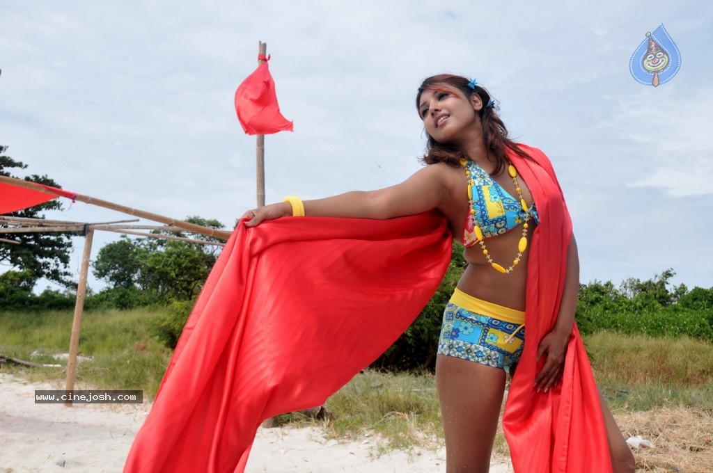 Komal Jha New Spicy Photos - 28 / 66 photos