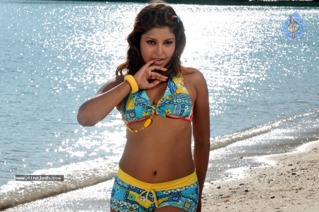 Komal Jha New Spicy Photos - 29 / 66 photos