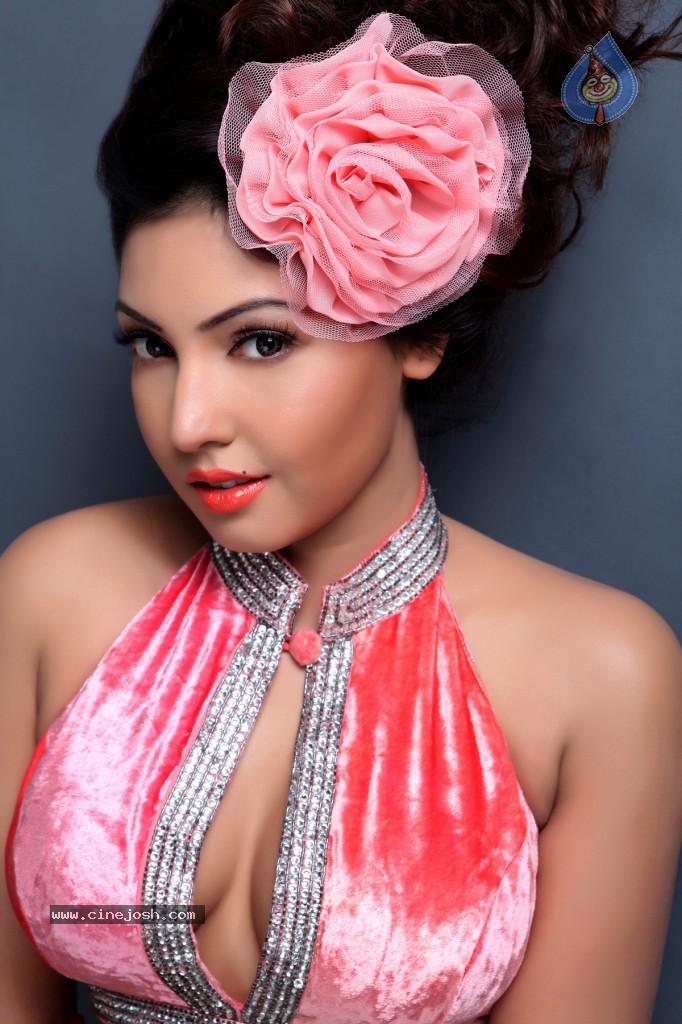 Komal Jha Spicy Stills - 9 / 26 photos