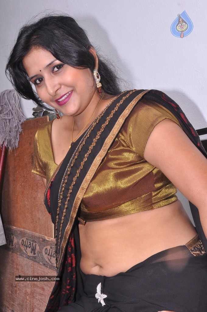 Kushbu Hot Stills - 14 / 58 photos