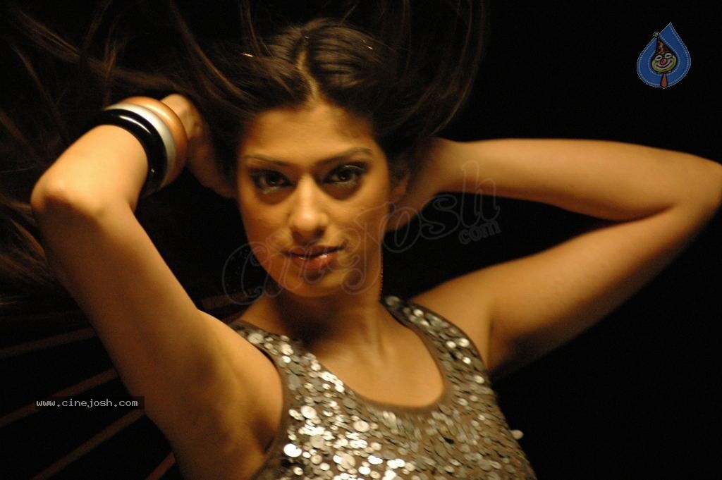 Lakshmi Rai Hot Stills - 23 / 33 photos