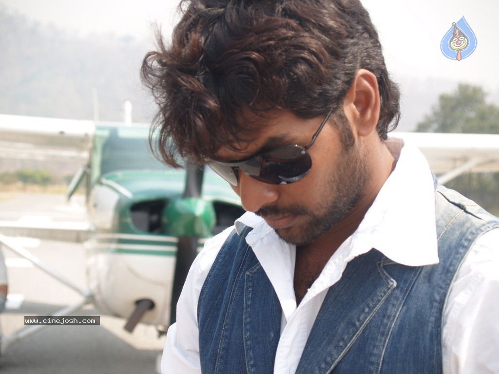 Live Movie Hot Stills - 33 / 132 photos