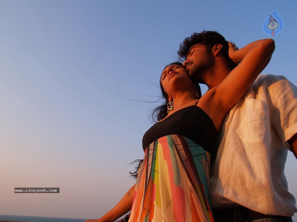 Live Movie Hot Stills - 128 / 132 photos
