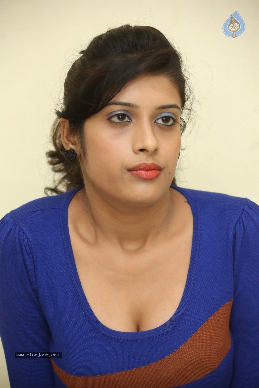 Liza Reddy Hot Stills - 32 / 85 photos