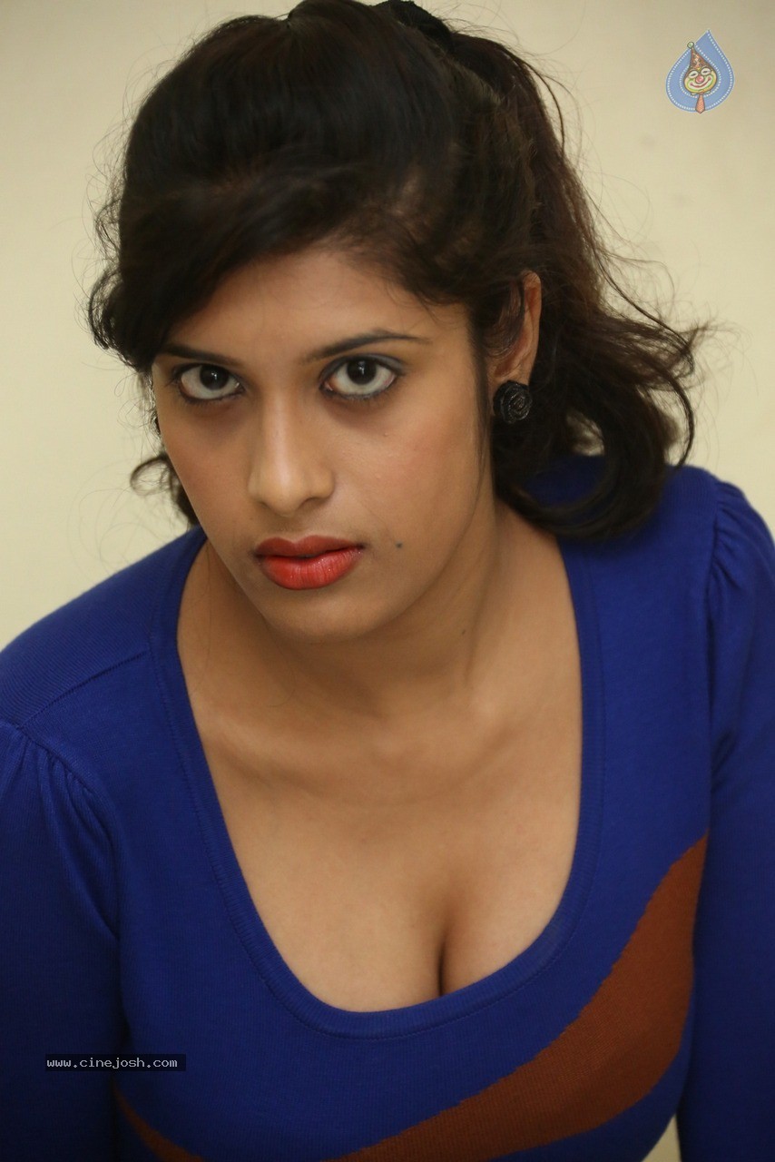 Liza Reddy Hot Stills - 45 / 85 photos