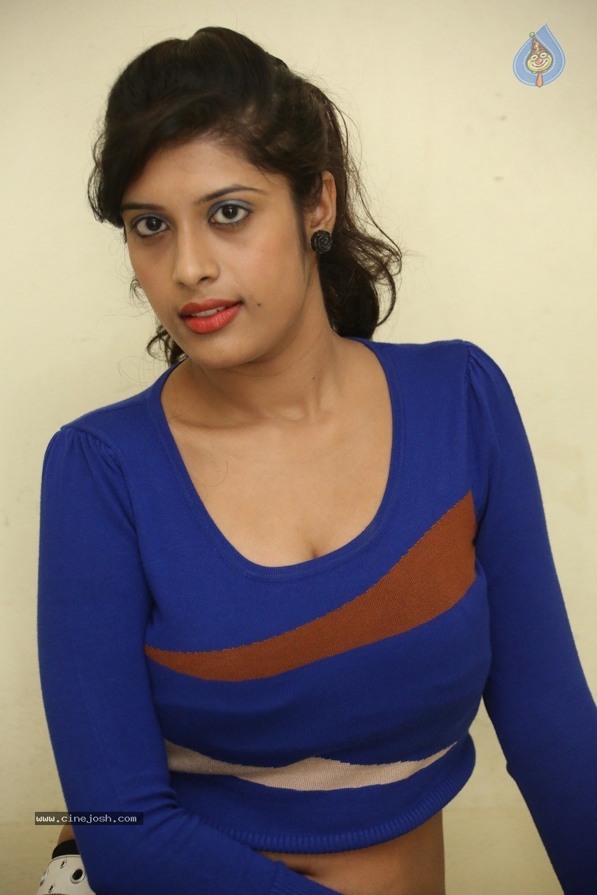 Liza Reddy Hot Stills - 58 / 85 photos