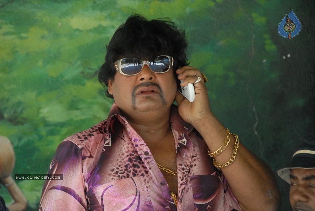 Lollu Dada Parak Parak Tamil Movie Hot Stills - 42 / 55 photos