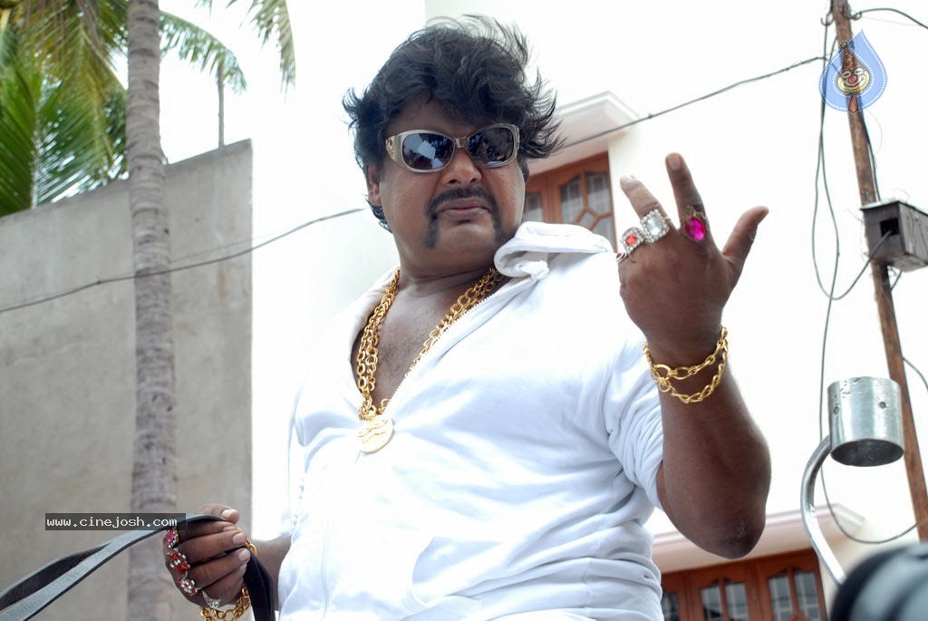 Lollu Dada Parak Parak Tamil Movie Hot Stills - 53 / 55 photos