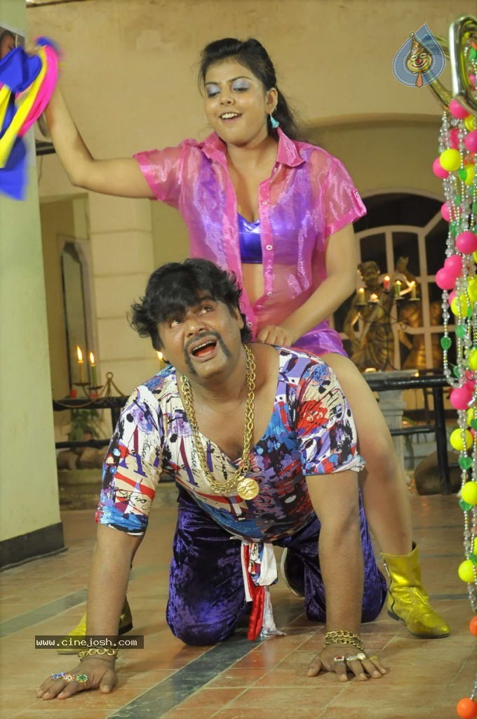 Lollu Dada Parakh Parakh Tamil Movie Spicy Stills - 8 / 35 photos