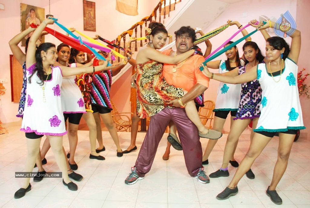 Lollu Dada Parakh Parakh Tamil Movie Spicy Stills - 16 / 35 photos