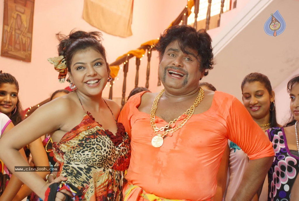 Lollu Dada Parakh Parakh Tamil Movie Spicy Stills - 30 / 35 photos