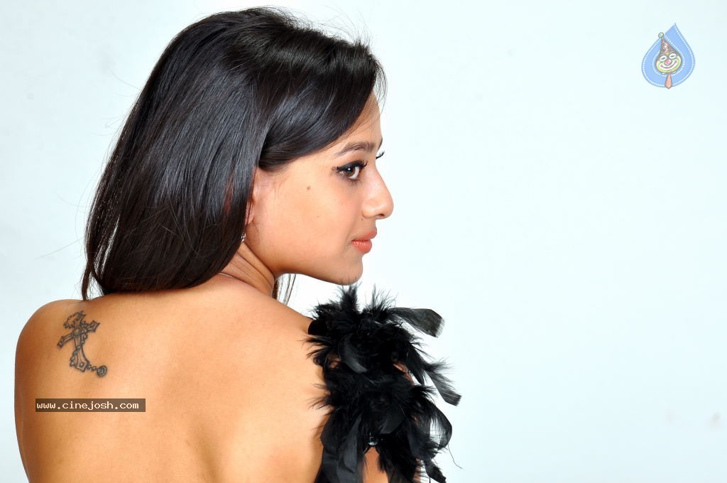 Madalasa Sharma Hot Stills - 32 / 96 photos