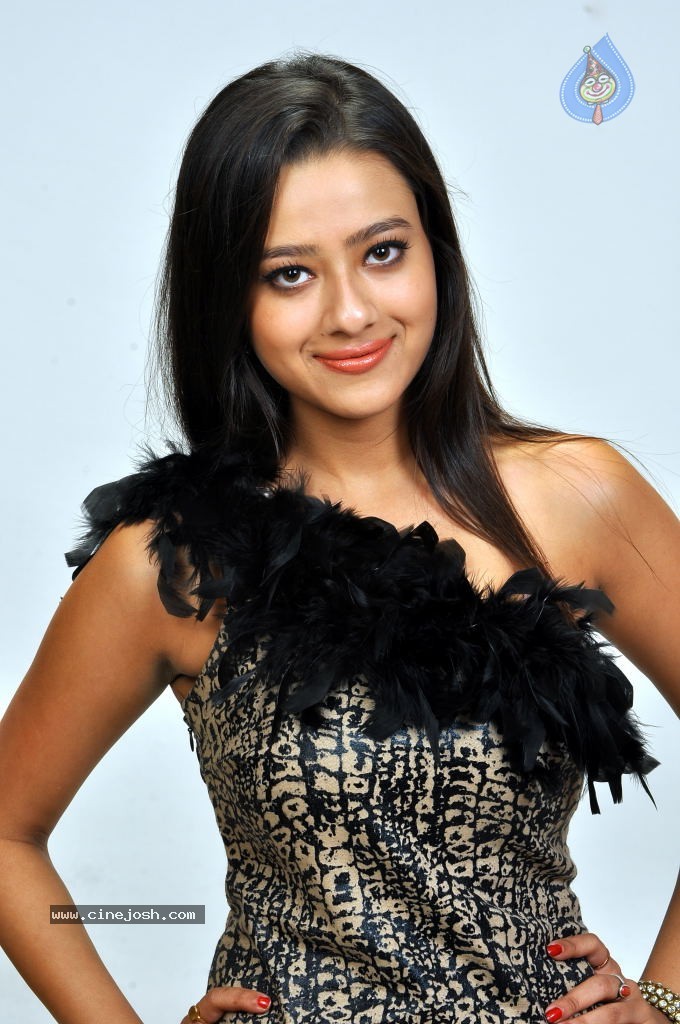 Madalasa Sharma Hot Stills - 46 / 96 photos