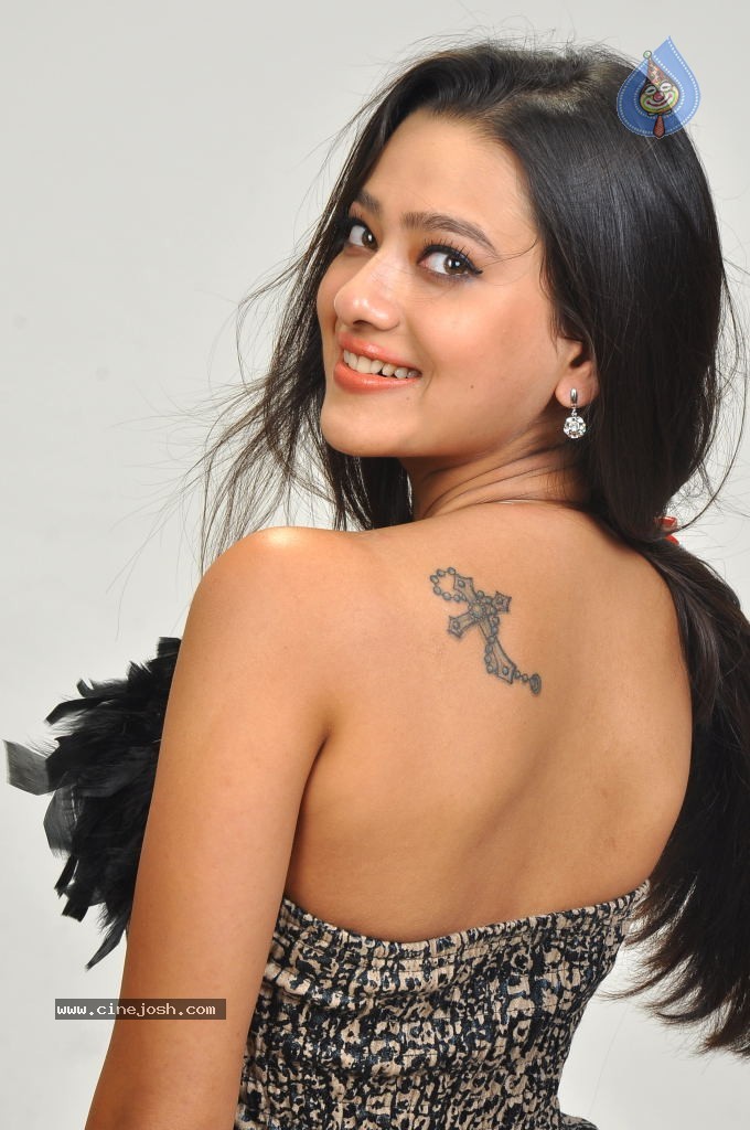 Madalasa Sharma Hot Stills - 50 / 96 photos