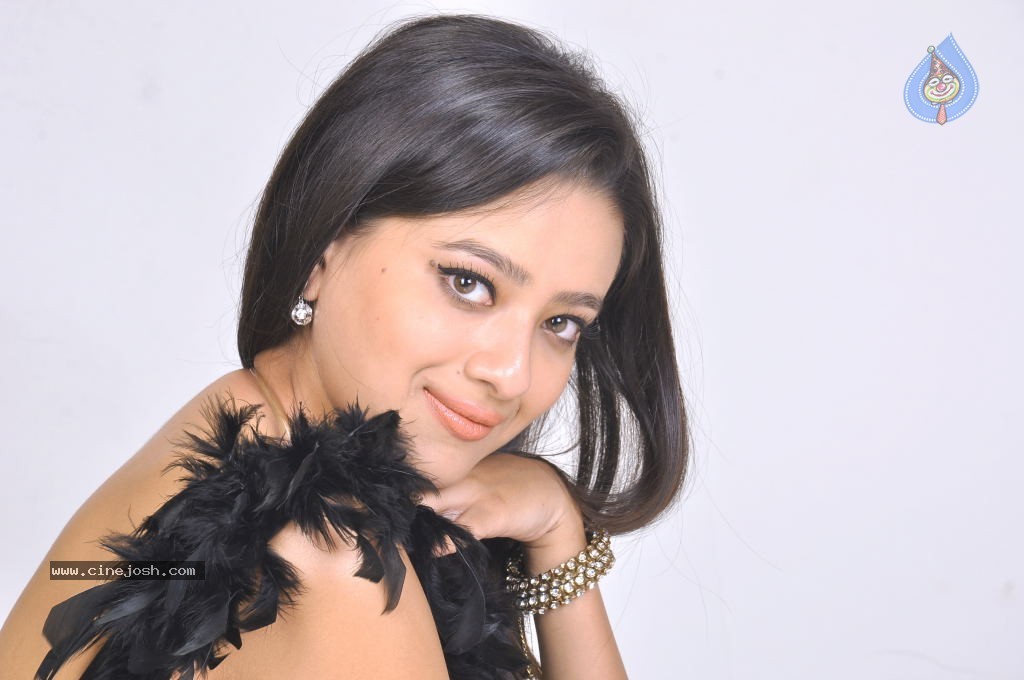 Madalasa Sharma Hot Stills - 81 / 96 photos