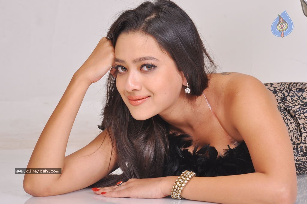 Madalasa Sharma Hot Stills - 83 / 96 photos
