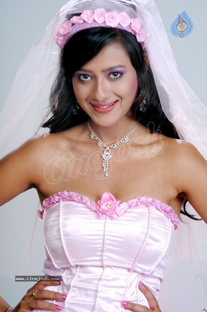 Madalasa Sharma Hot Photo Gallery - 29 / 57 photos