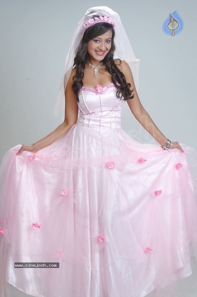 Madalasa Sharma Hot Photo Gallery - 41 / 57 photos