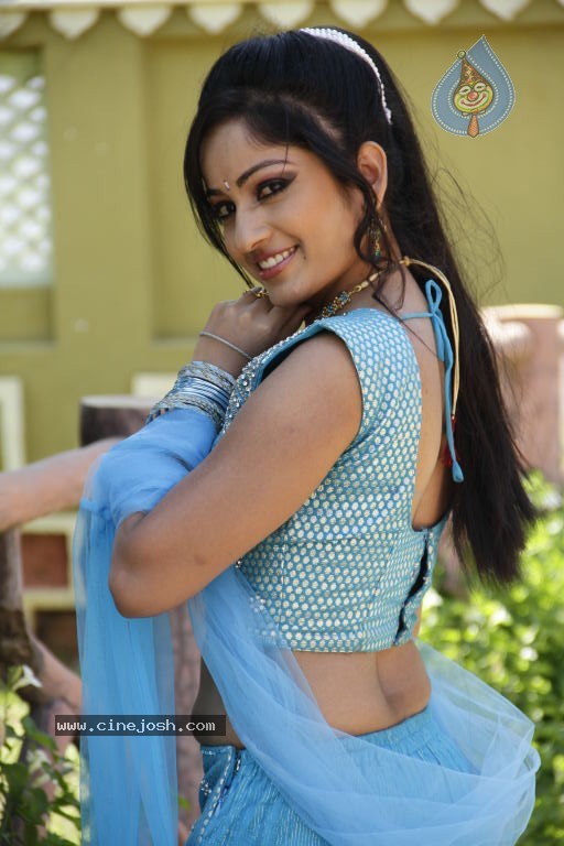 Madhavi Latha Hot Stills - 98 / 98 photos