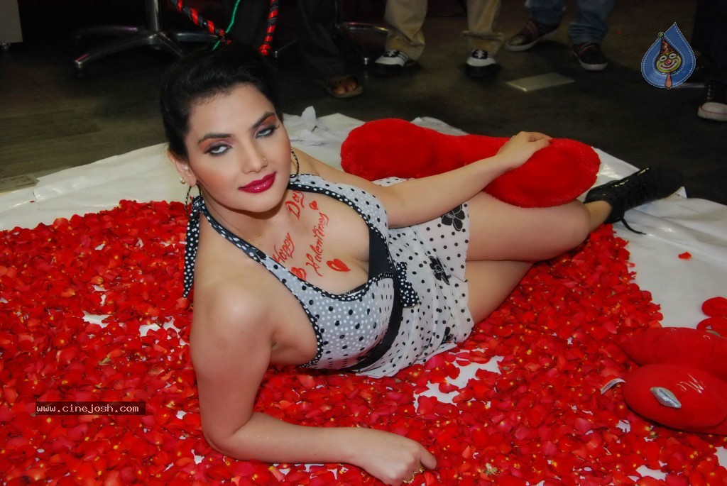 Madhavi Sharma Hot Photos - 23 / 36 photos