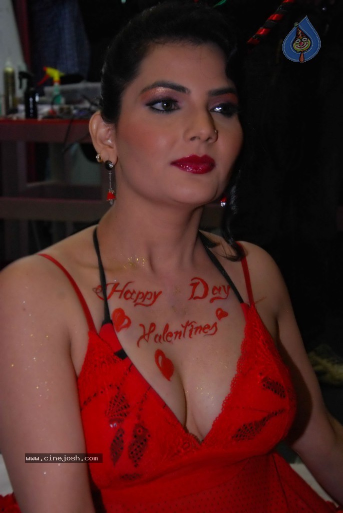 Madhavi Sharma Hot Photos - 25 / 36 photos