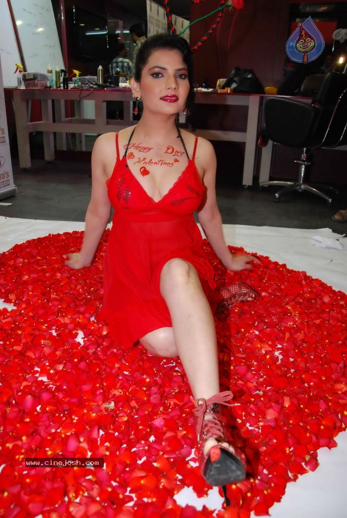 Madhavi Sharma Hot Photos - 29 / 36 photos