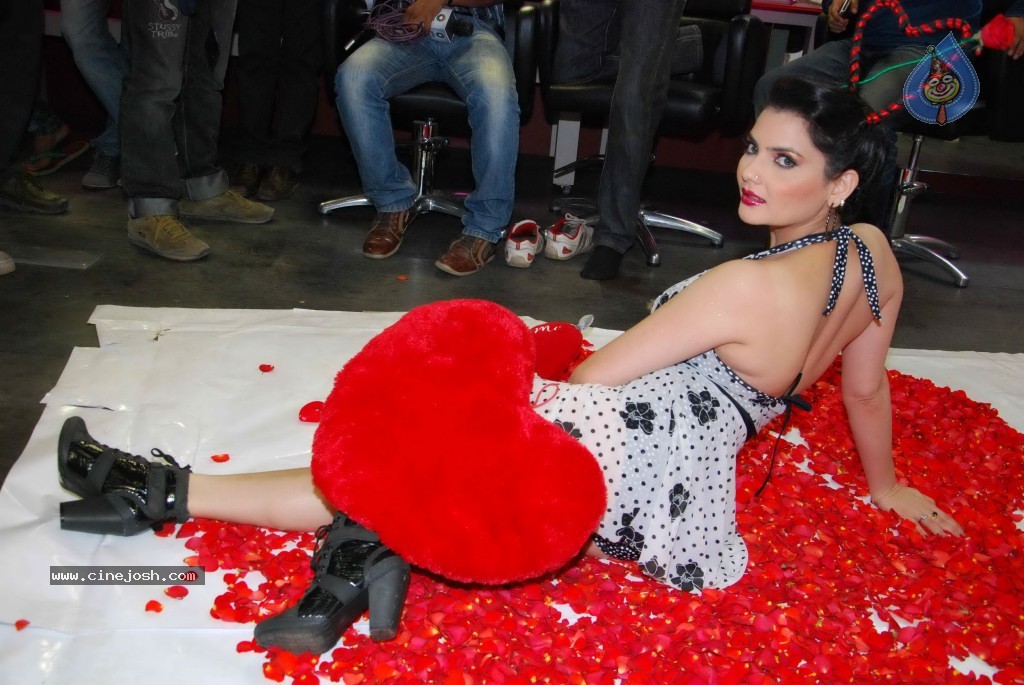 Madhavi Sharma Hot Photos - 32 / 36 photos