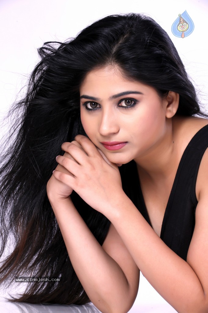 Madhulagna Das Hot Photos - 18 / 47 photos