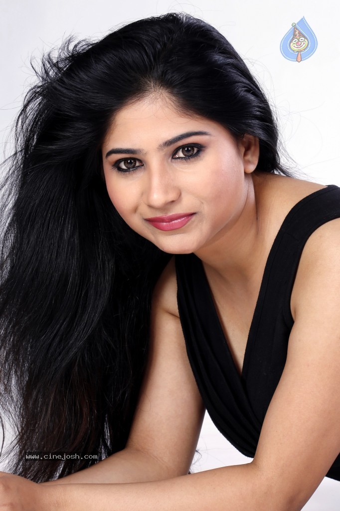 Madhulagna Das Hot Photos - 29 / 47 photos