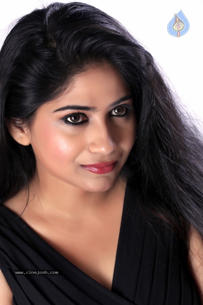 Madhulagna Das Hot Photos - 30 / 47 photos
