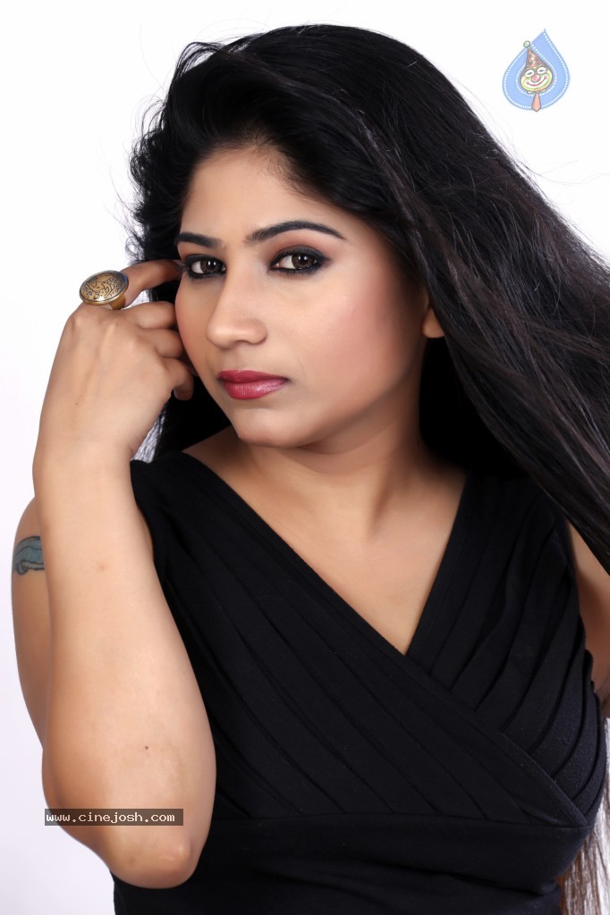 Madhulagna Das Hot Photos - 31 / 47 photos