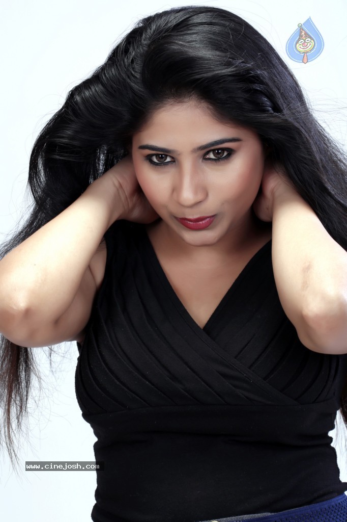 Madhulagna Das Hot Photos - 39 / 47 photos