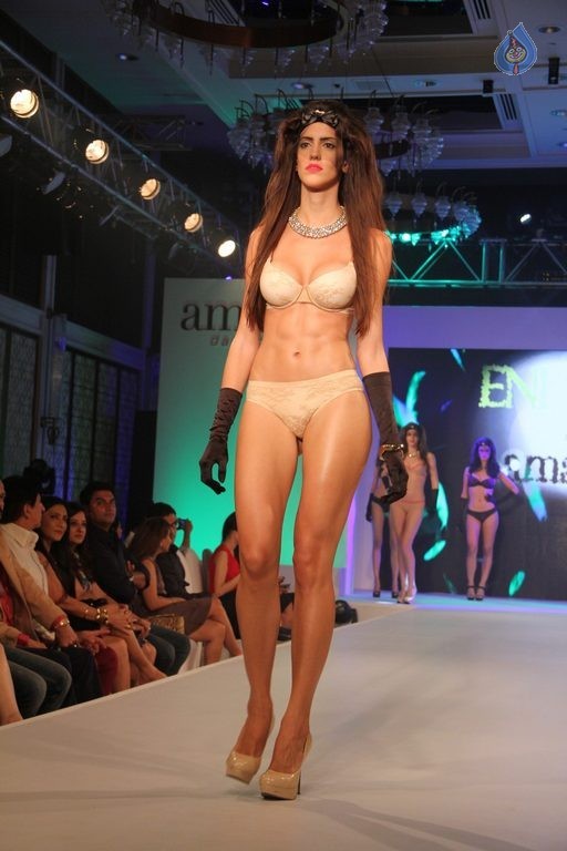 Madhur Bhandarkar Calendar Girls Fashion Show Photos - 4 / 83 photos