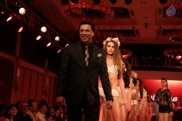 Madhur Bhandarkar Calendar Girls Fashion Show Photos - 13 / 83 photos